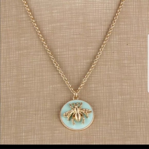 NEW Brand Bee 🐝 Round green Necklace - Picture 4 of 4